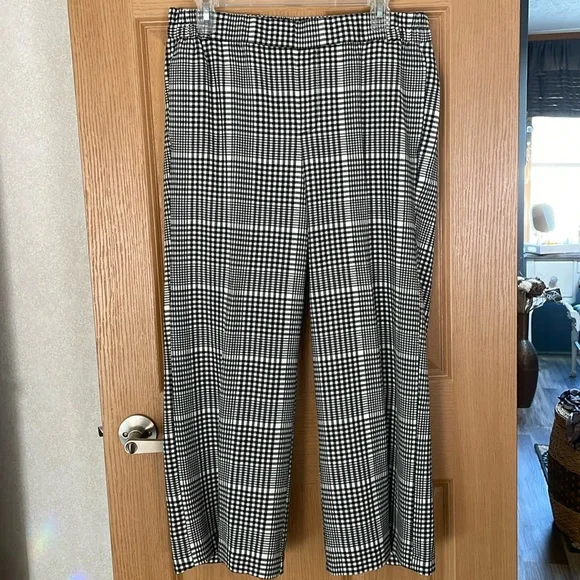 Old Navy elastic waist, wide leg, 2 pocket, polyester pants - Picture 1 of 6